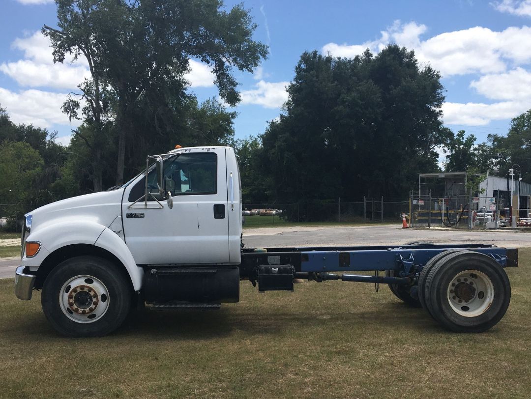 2008 FORD F750 XL - Image 3